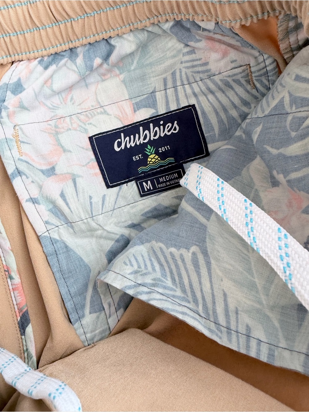 Chubbies Everywear Performance Pant in Light Tan Size M - Picture 3 of 6